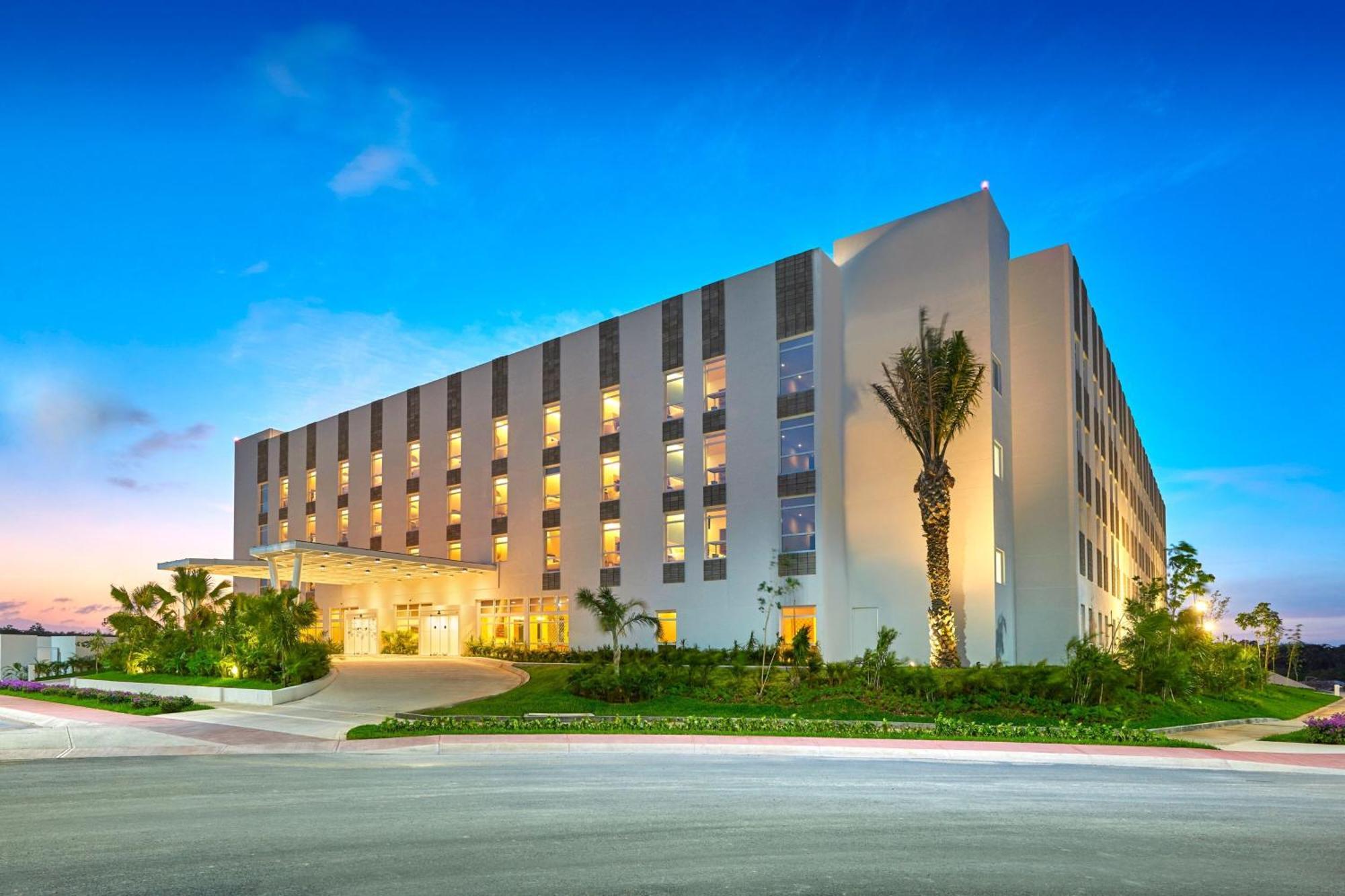 City Express Plus By Marriott Cancun Aeropuerto Riviera Extérieur photo